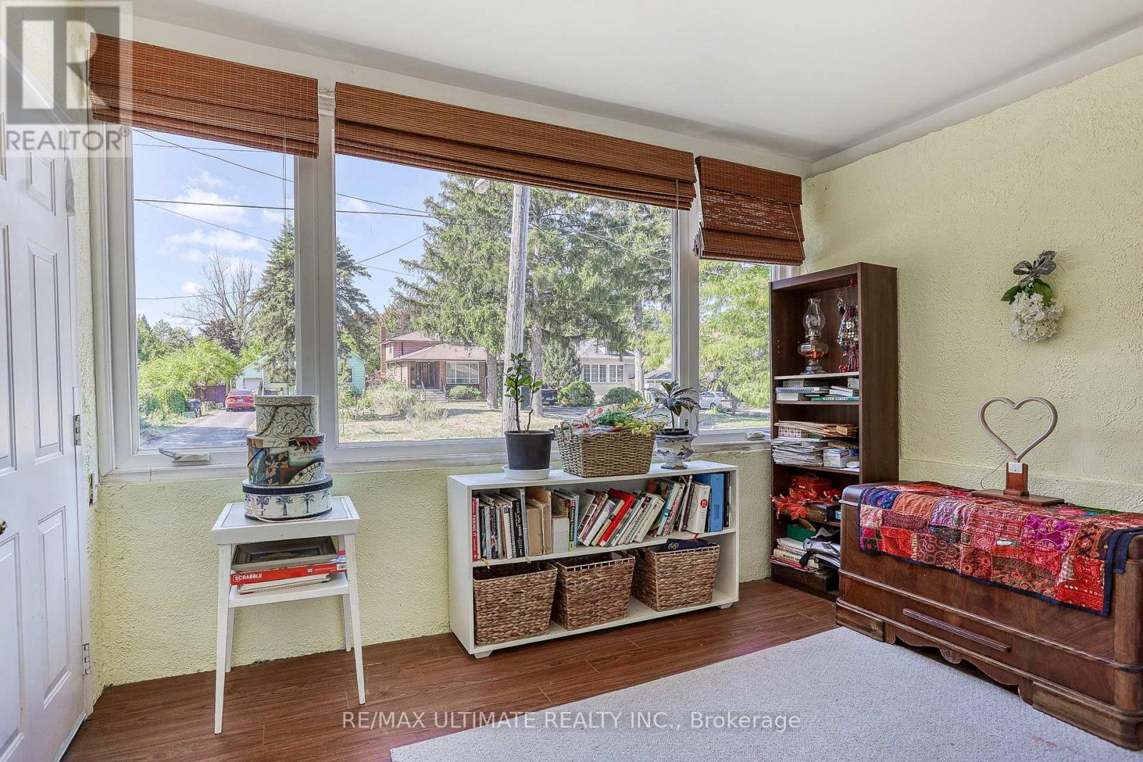 23 Westcroft Drive, Toronto, ON - Indoor Photo Showing Bedroom