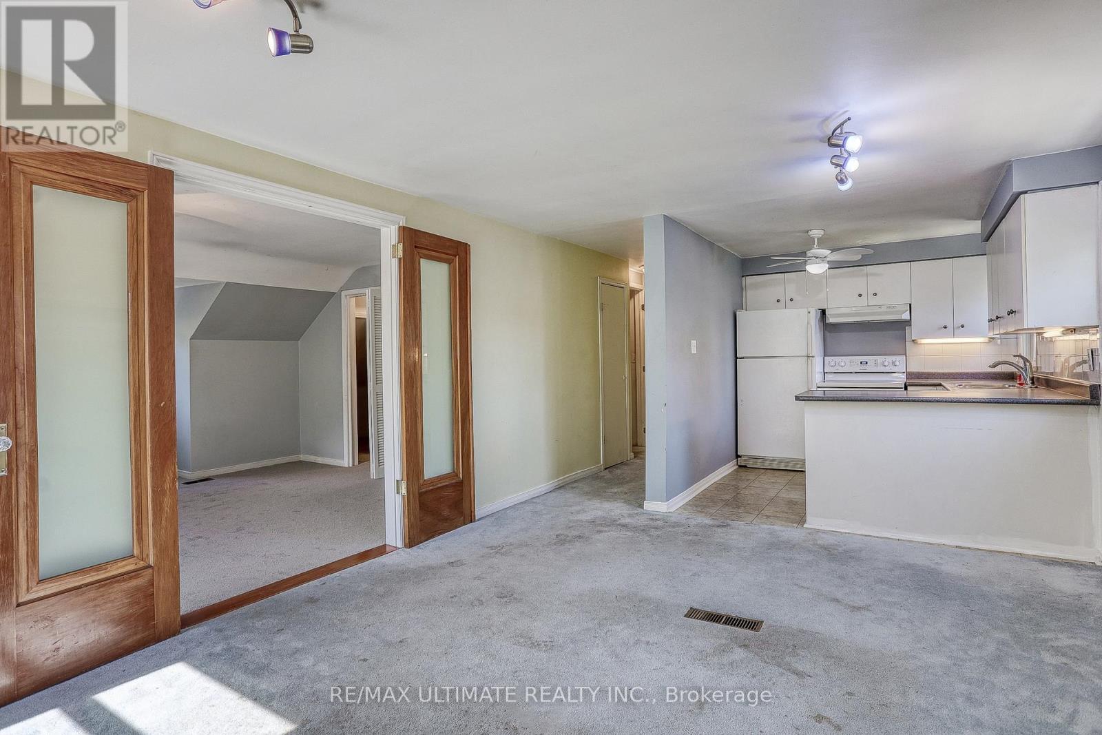 23 Westcroft Drive, Toronto, ON - Indoor Photo Showing Kitchen