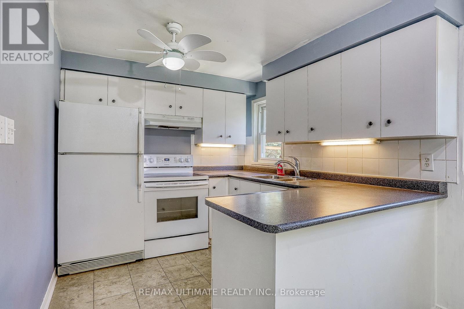 23 Westcroft Drive, Toronto, ON - Indoor Photo Showing Kitchen