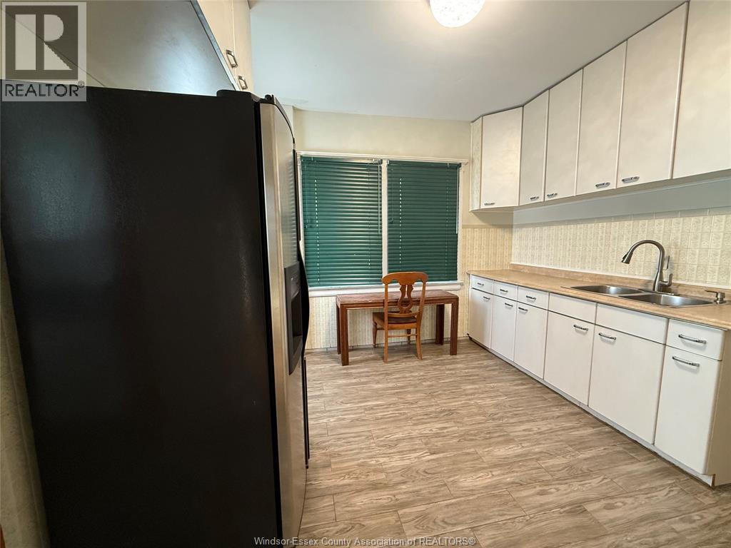 715 Aylmer Avenue Unit# Main, Windsor, ON - Indoor Photo Showing Kitchen With Double Sink