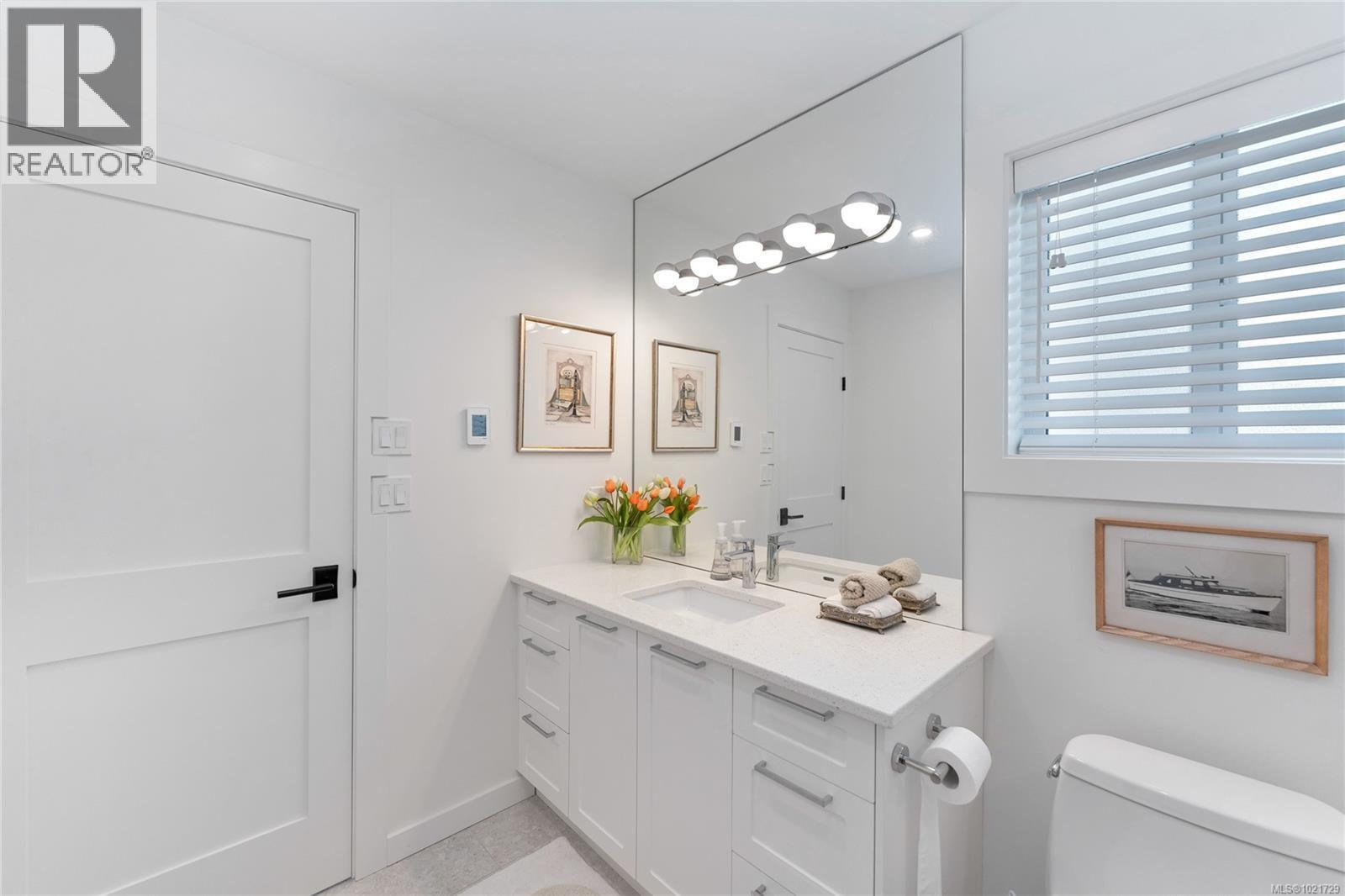 3-pc bathroom on upper floor - 4 1723 Sandy Beach Rd, Mill Bay, BC - Indoor Photo Showing Bathroom