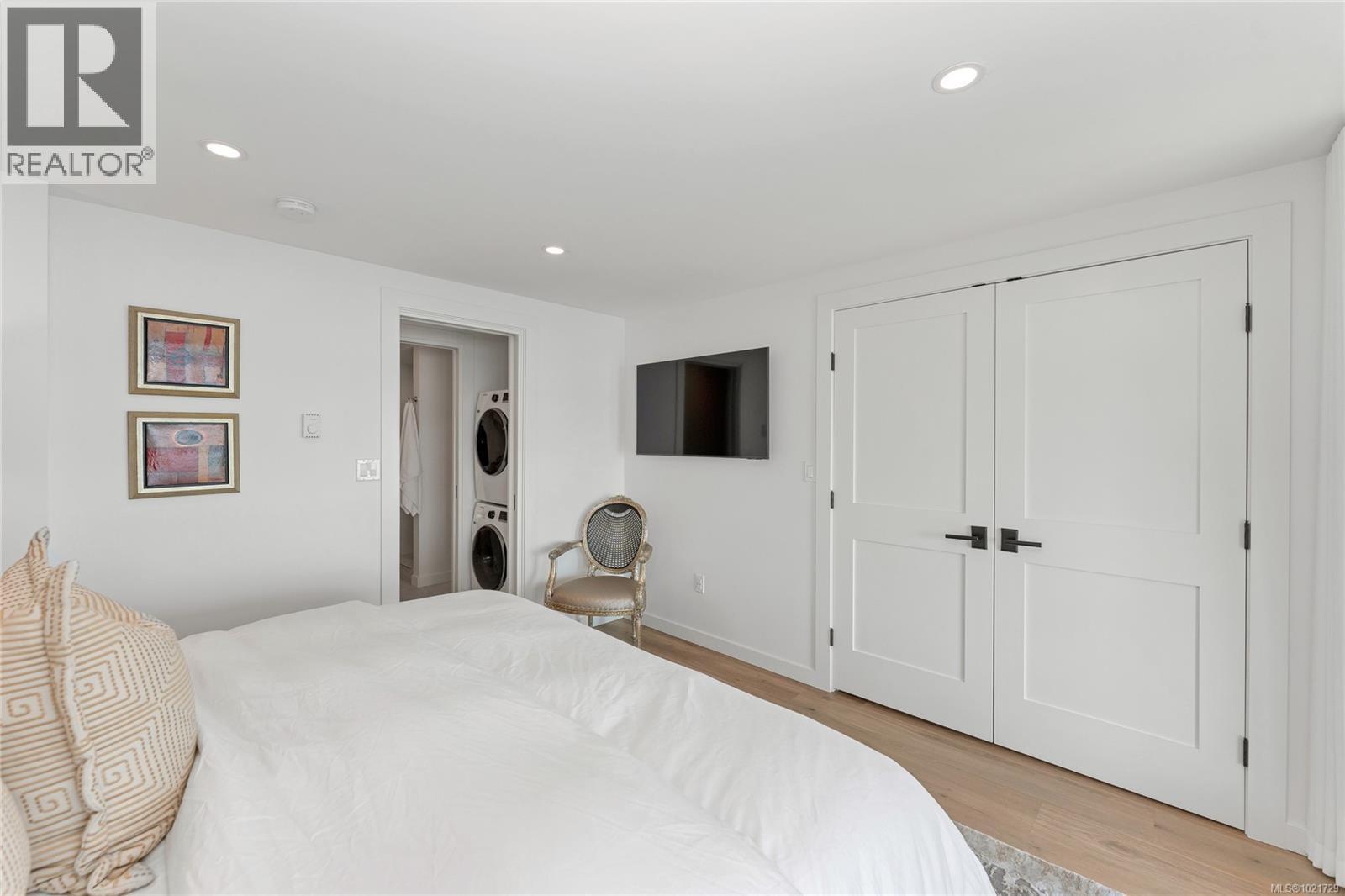 Primary bedroom includes generous closet space - 4 1723 Sandy Beach Rd, Mill Bay, BC - Indoor Photo Showing Bedroom