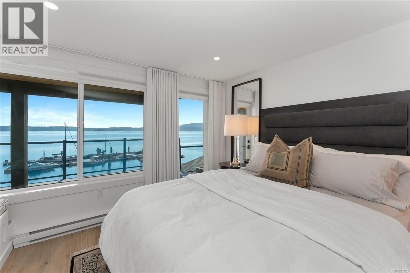 Second bedroom offers beautiful water views - 4 1723 Sandy Beach Rd, Mill Bay, BC - Indoor Photo Showing Bedroom