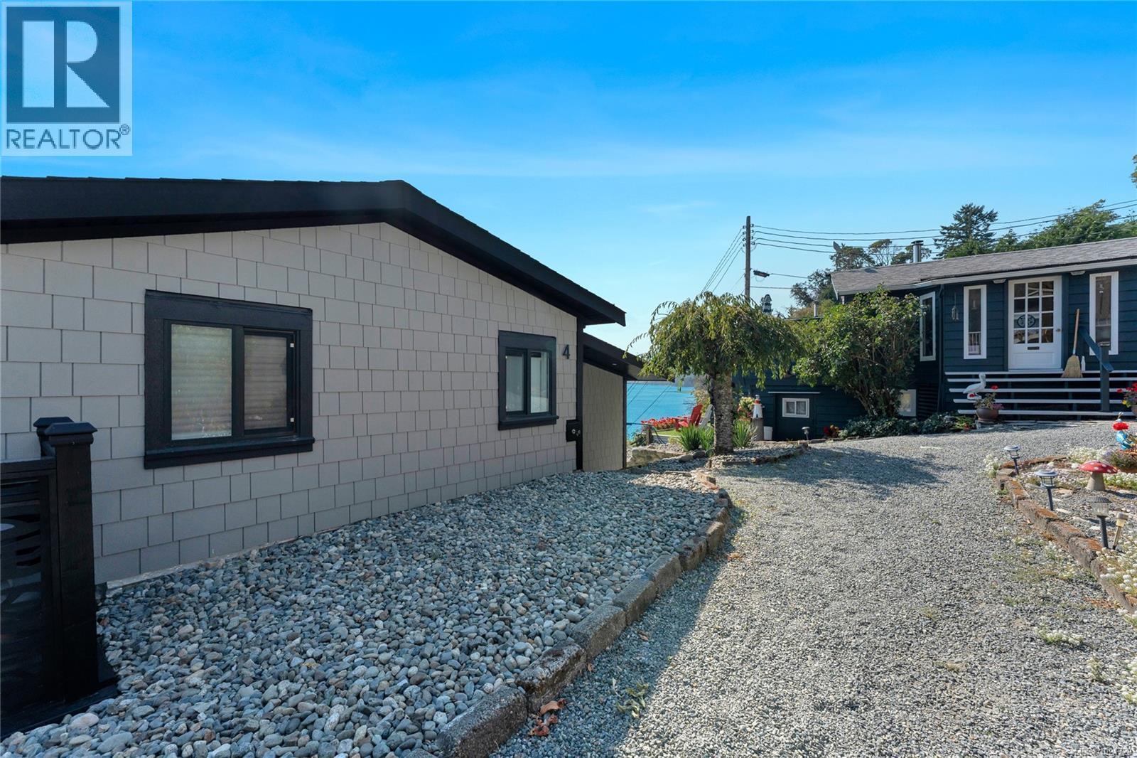 View of cottage from front - 4 1723 Sandy Beach Rd, Mill Bay, BC - Outdoor
