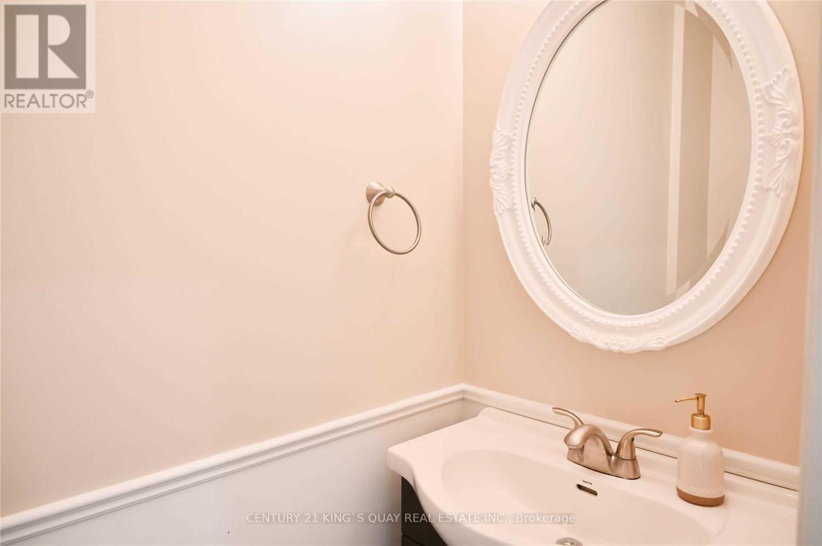 8 Samantha Circle, Richmond Hill, ON - Indoor Photo Showing Bathroom