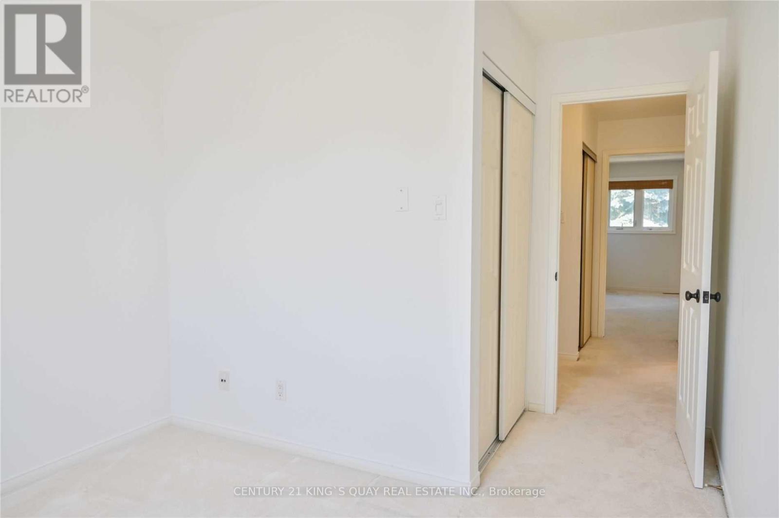 8 Samantha Circle, Richmond Hill, ON - Indoor Photo Showing Other Room