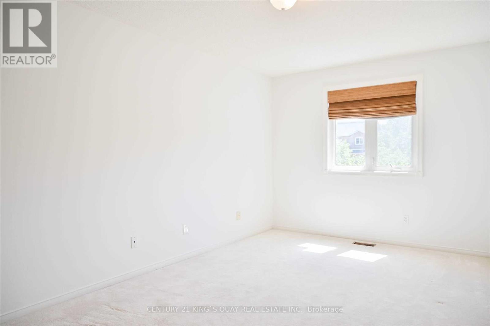 8 Samantha Circle, Richmond Hill, ON - Indoor Photo Showing Other Room