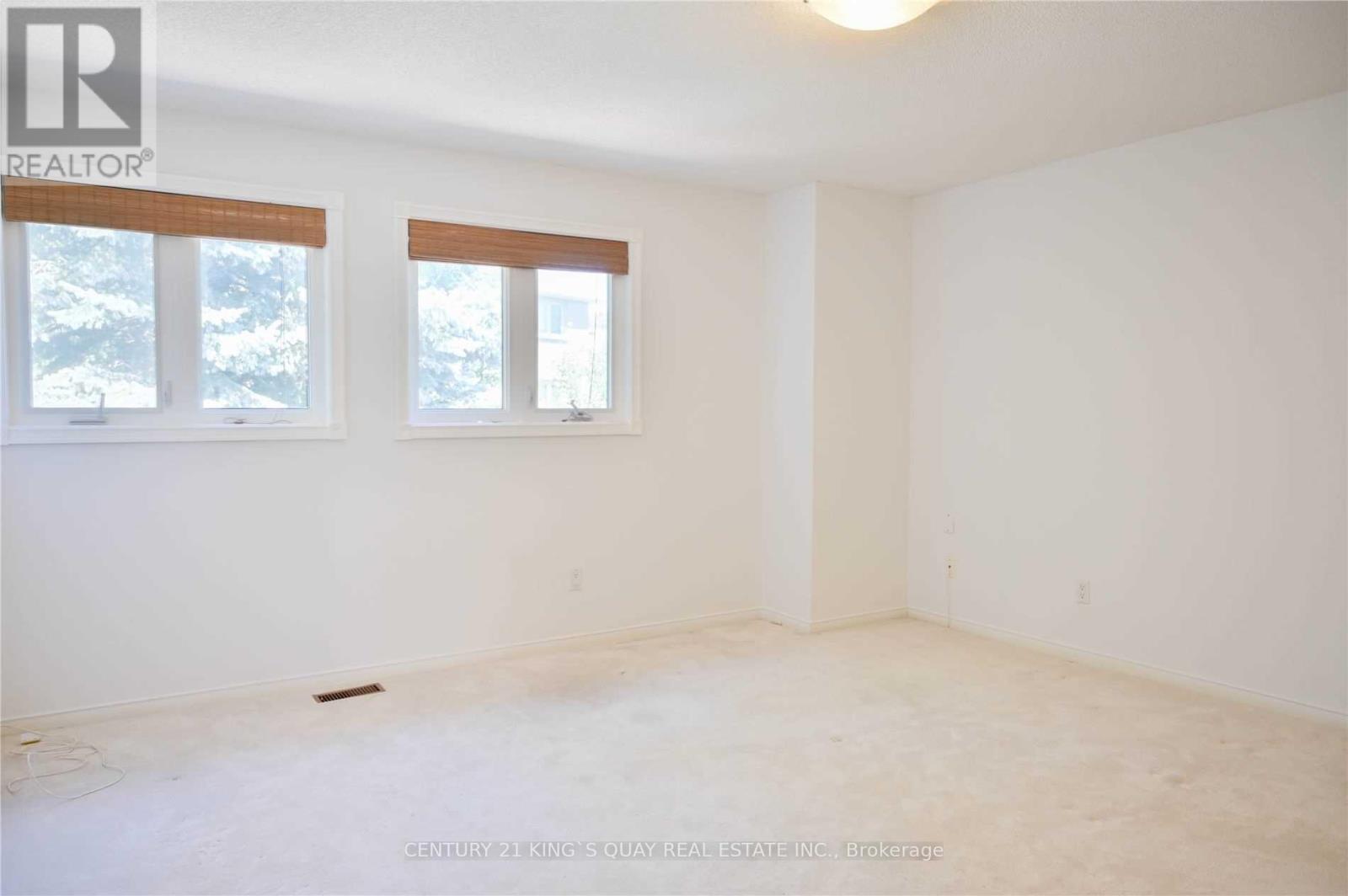 8 Samantha Circle, Richmond Hill, ON - Indoor Photo Showing Other Room