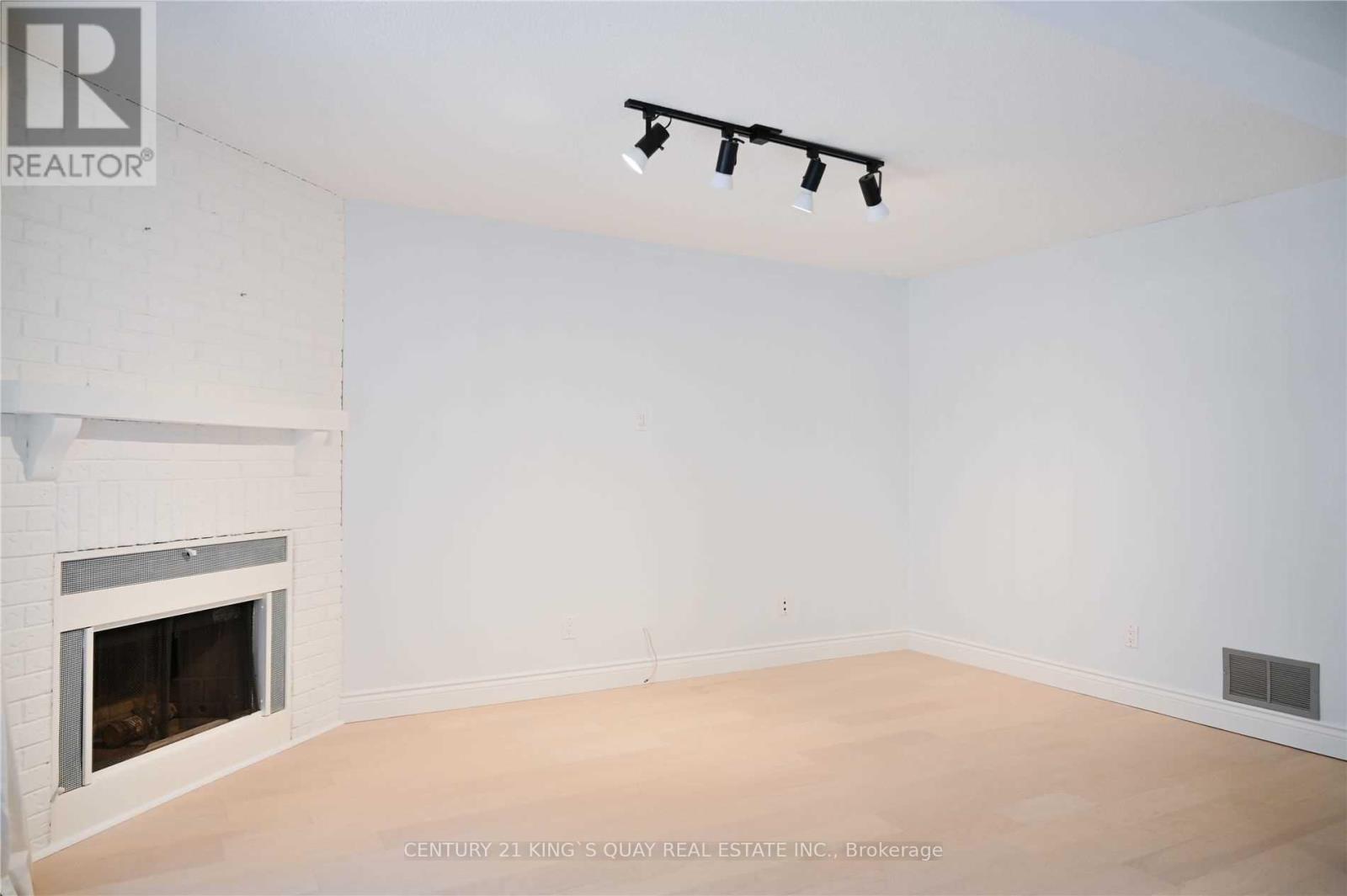 8 Samantha Circle, Richmond Hill, ON - Indoor Photo Showing Other Room With Fireplace