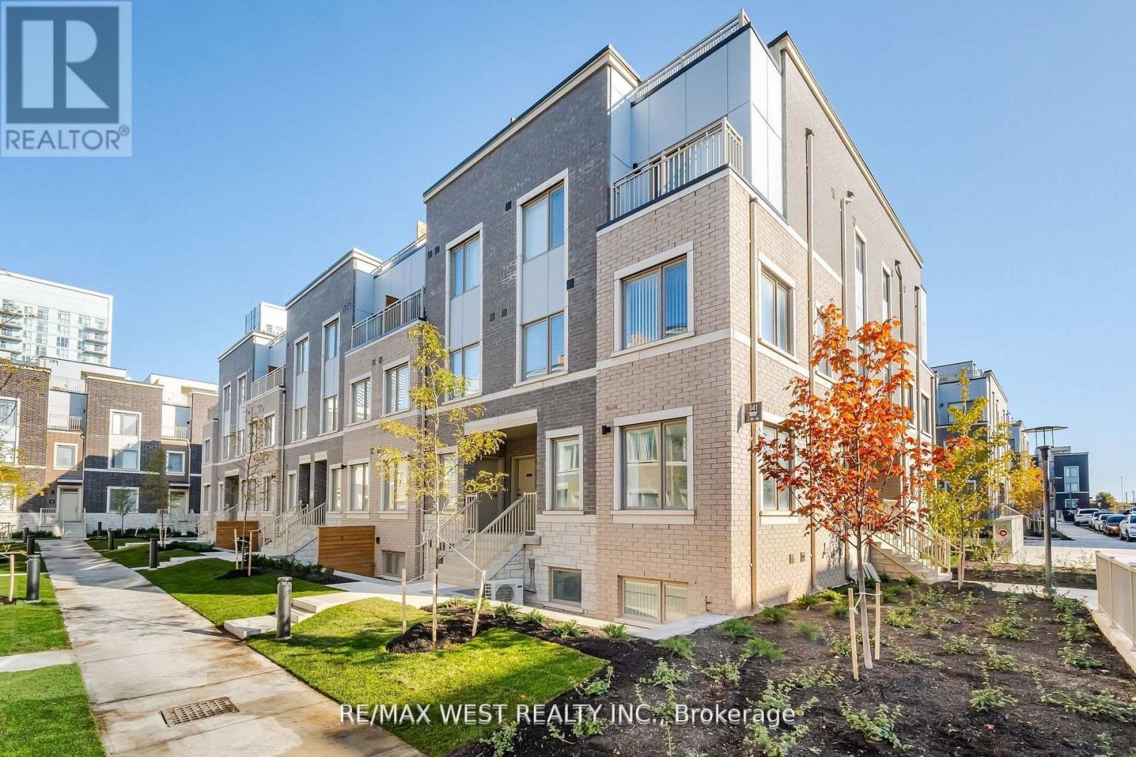 195 - 141 Honeycrisp Crescent, Vaughan, ON - Outdoor With Facade