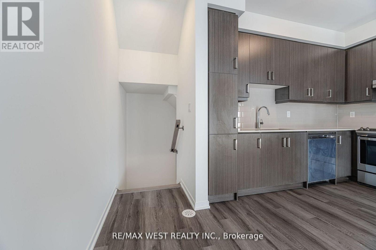 195 - 141 Honeycrisp Crescent, Vaughan, ON - Indoor Photo Showing Other Room