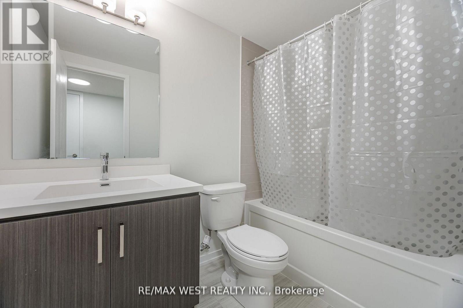 195 - 141 Honeycrisp Crescent, Vaughan, ON - Indoor Photo Showing Bathroom