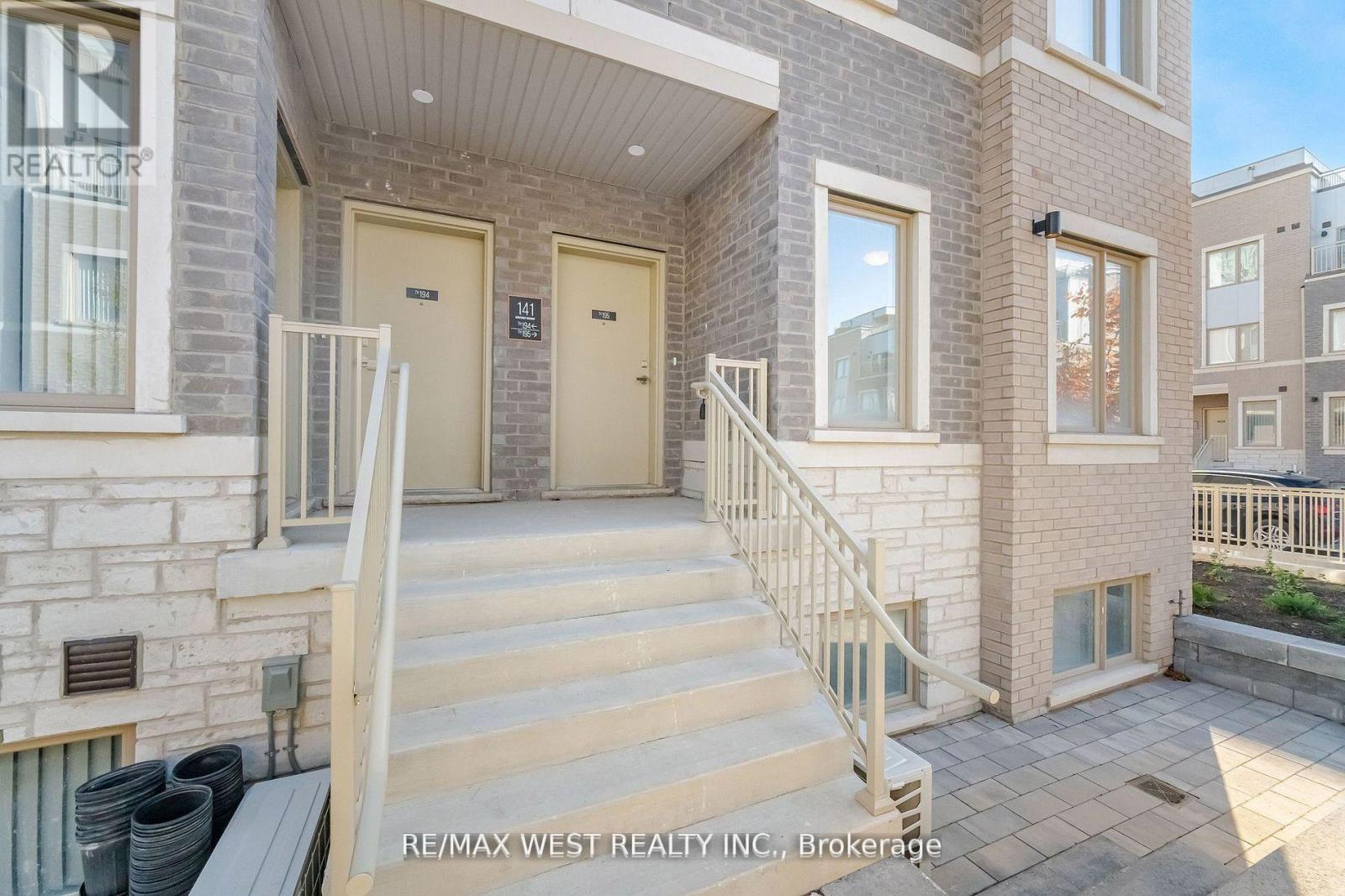 195 - 141 Honeycrisp Crescent, Vaughan, ON - Outdoor With Exterior