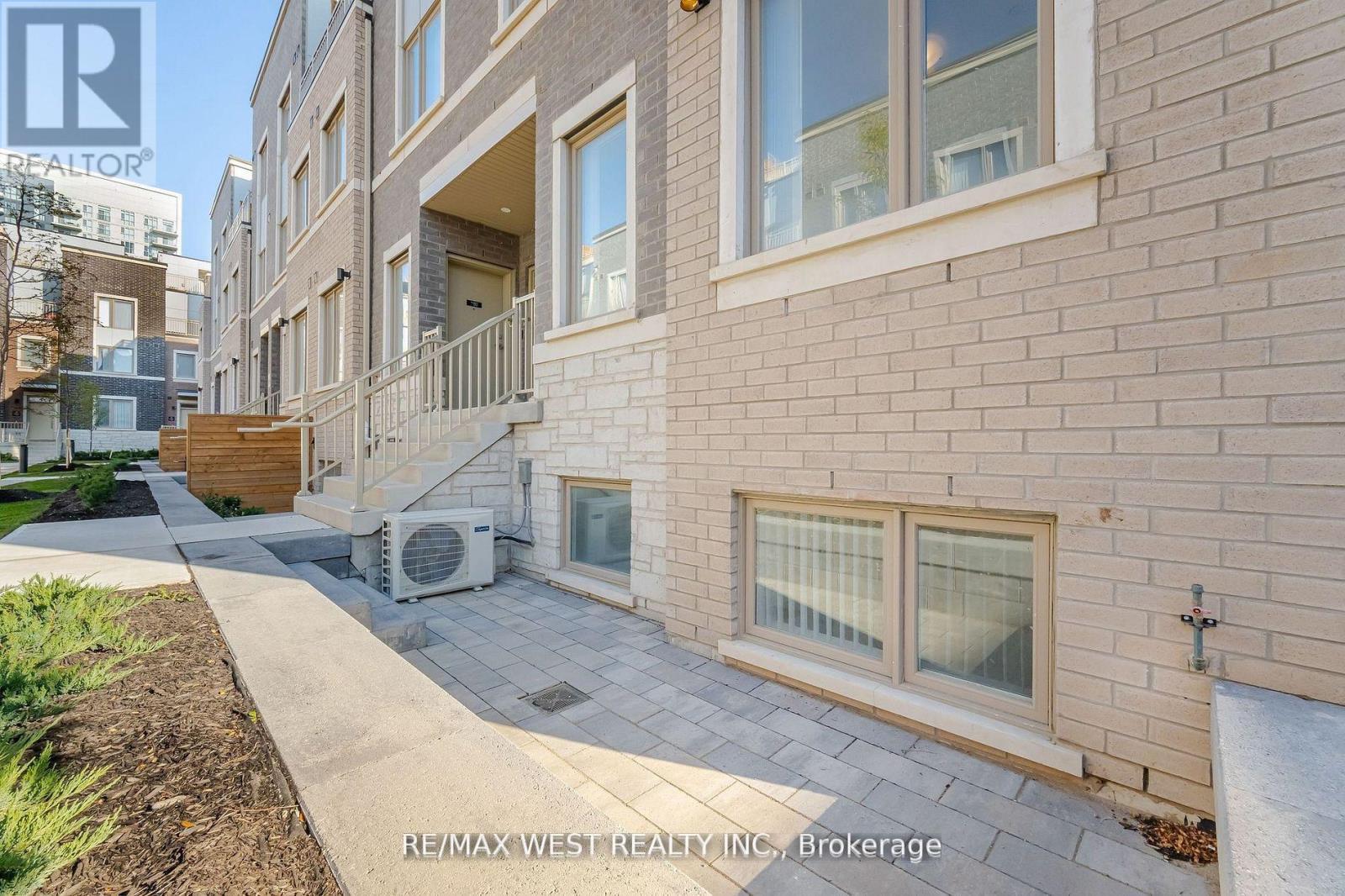 195 - 141 Honeycrisp Crescent, Vaughan, ON - Outdoor With Exterior