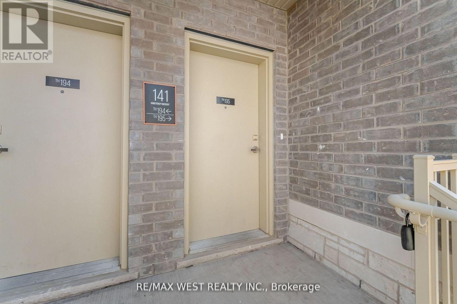 195 - 141 Honeycrisp Crescent, Vaughan, ON - Outdoor With Exterior