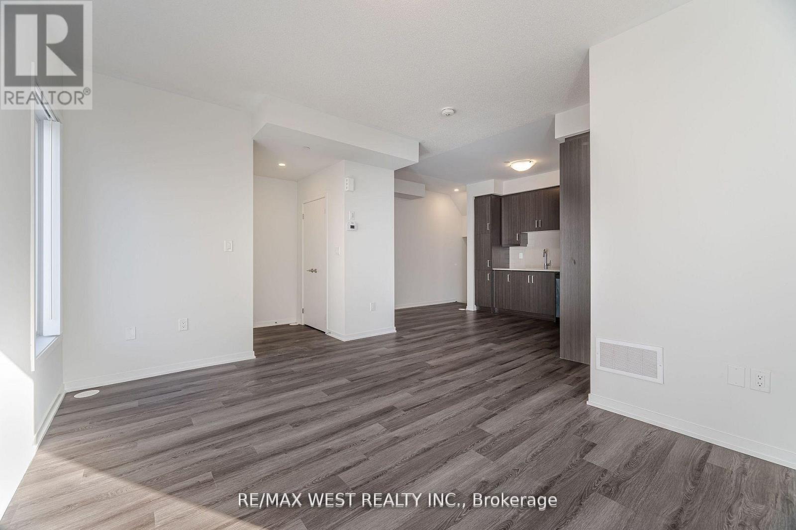 195 - 141 Honeycrisp Crescent, Vaughan, ON - Indoor Photo Showing Other Room