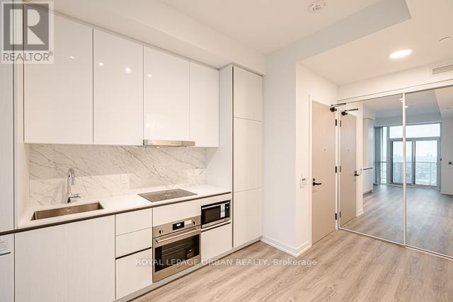 3608 - 8 Interchange Way, Vaughan, ON - Indoor Photo Showing Other Room