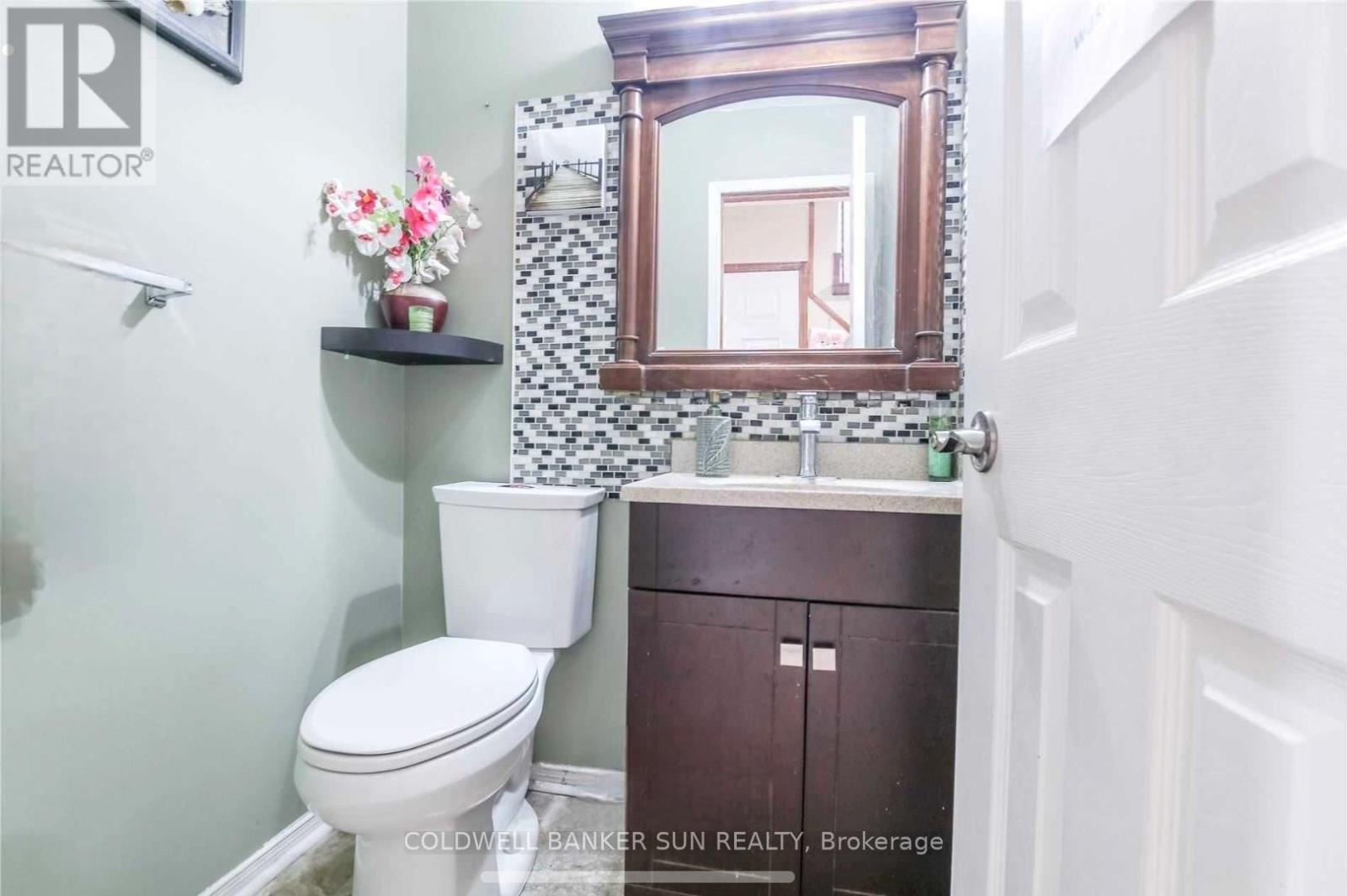 Upper - 6 Clearview Court, Brampton, ON - Indoor Photo Showing Bathroom
