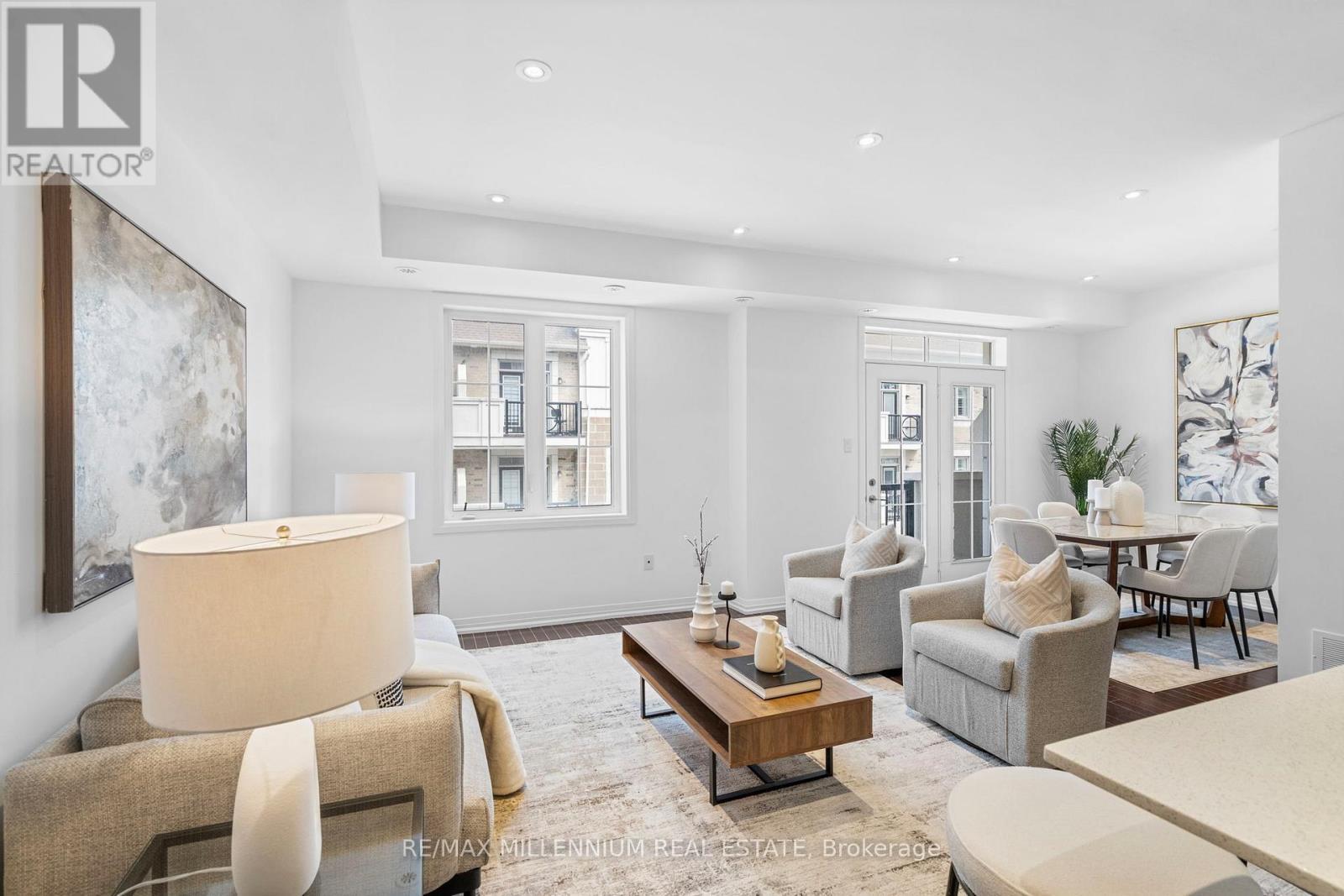 6 - 62 Preston Meadow Avenue, Mississauga, ON - Indoor Photo Showing Living Room