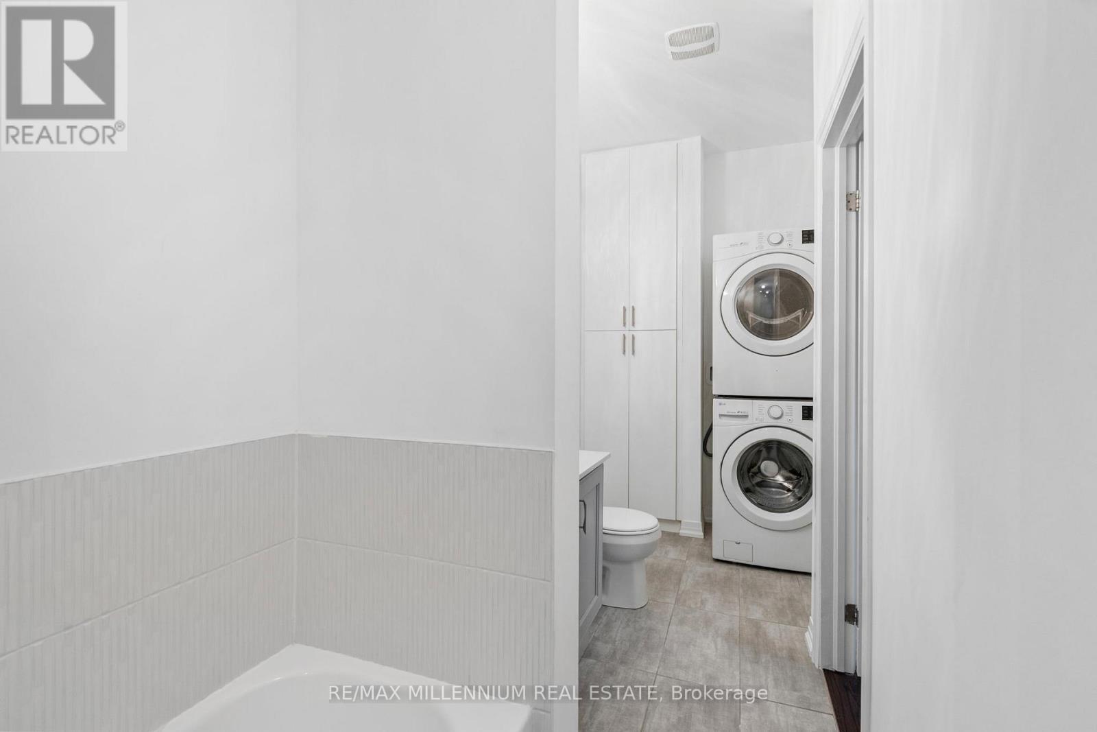 6 - 62 Preston Meadow Avenue, Mississauga, ON - Indoor Photo Showing Laundry Room