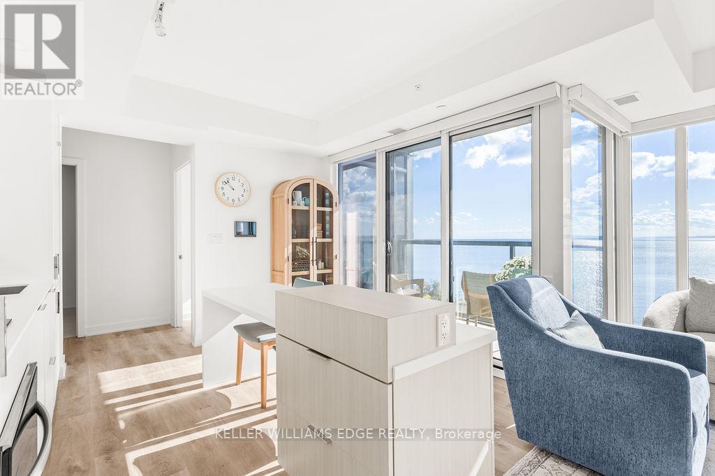 1207 - 370 Martha Street, Burlington, ON - Indoor