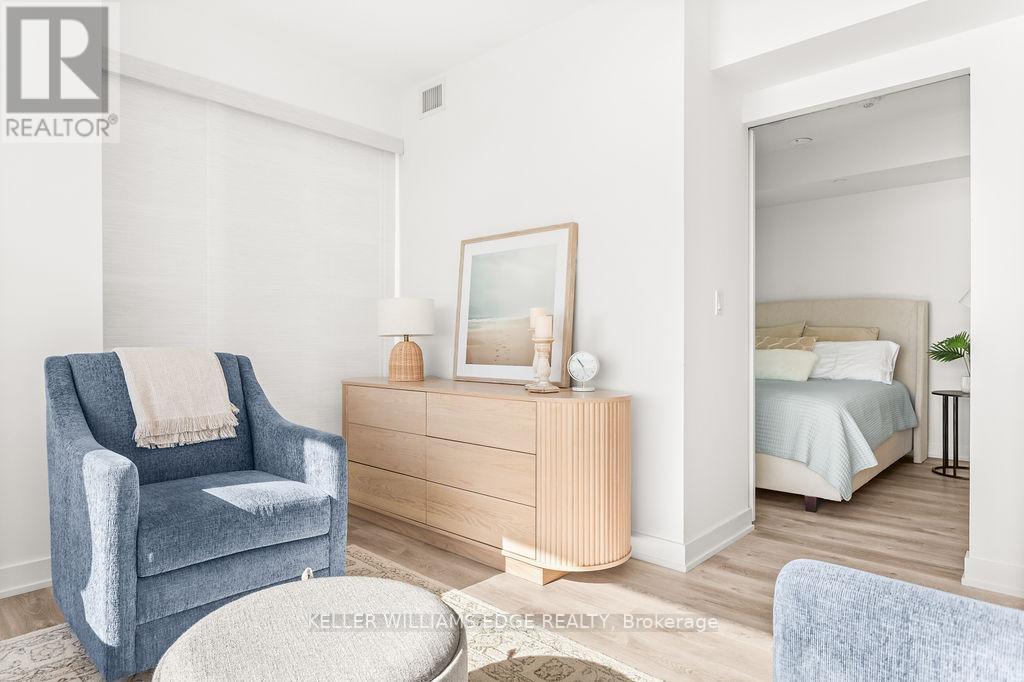 1207 - 370 Martha Street, Burlington, ON - Indoor