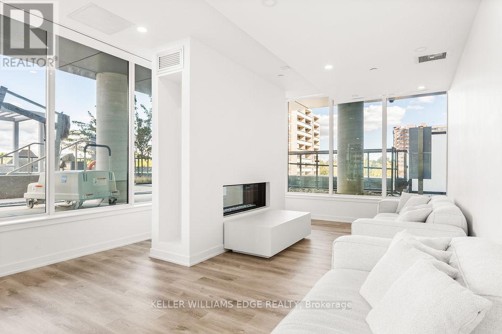 1207 - 370 Martha Street, Burlington, ON - Indoor