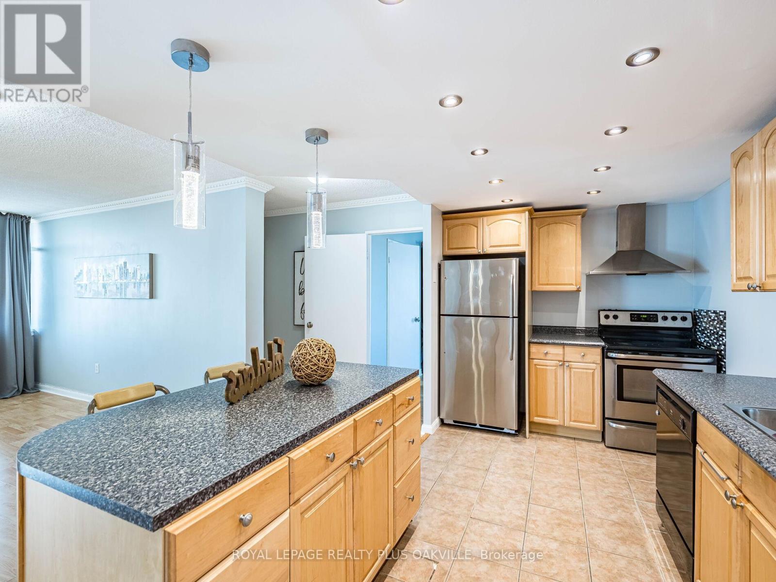 2006 - 3100 Kirwin Avenue, Mississauga, ON - Indoor Photo Showing Kitchen