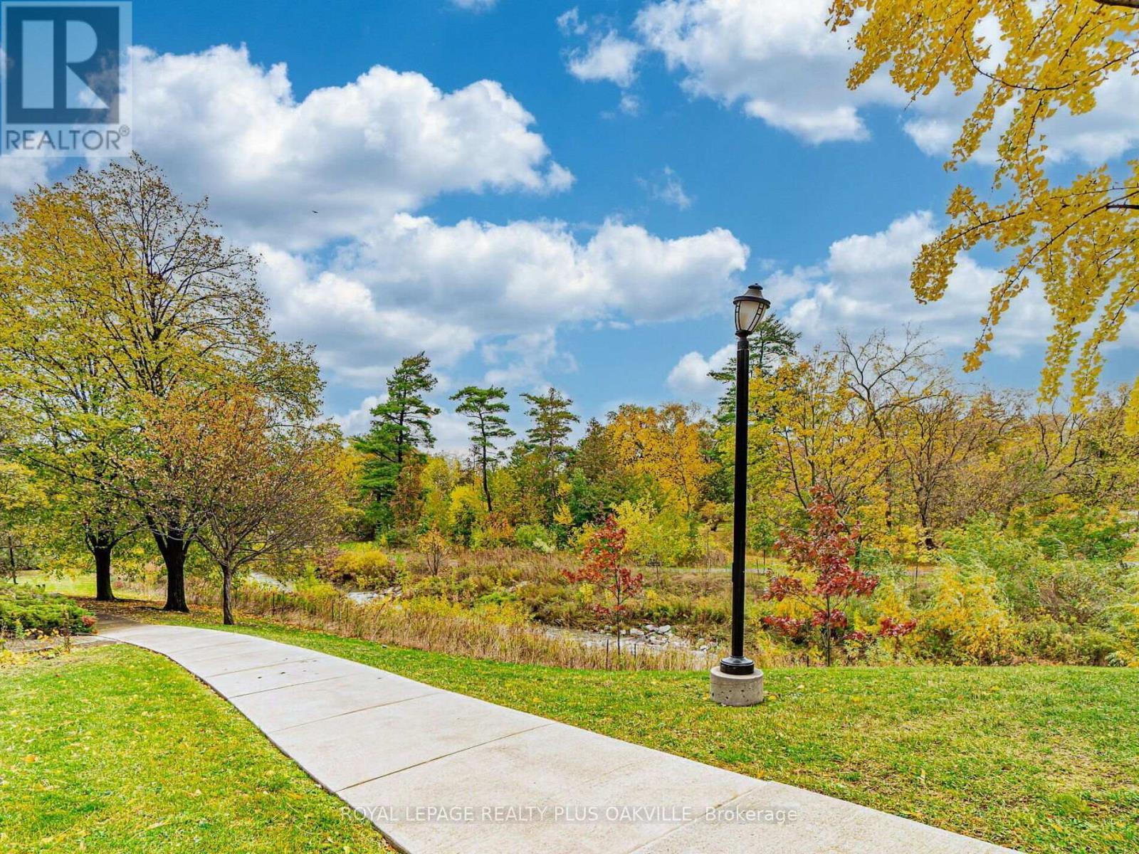 2006 - 3100 Kirwin Avenue, Mississauga, ON - Outdoor With View
