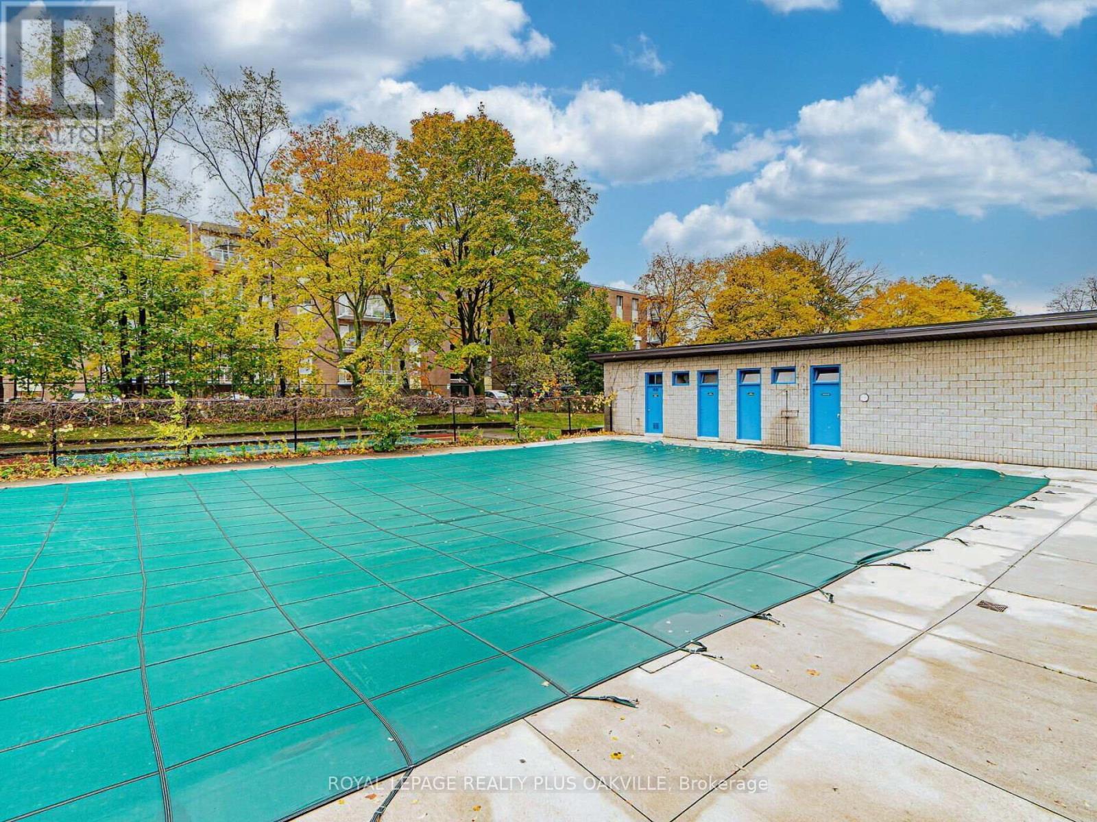 2006 - 3100 Kirwin Avenue, Mississauga, ON - Outdoor With In Ground Pool