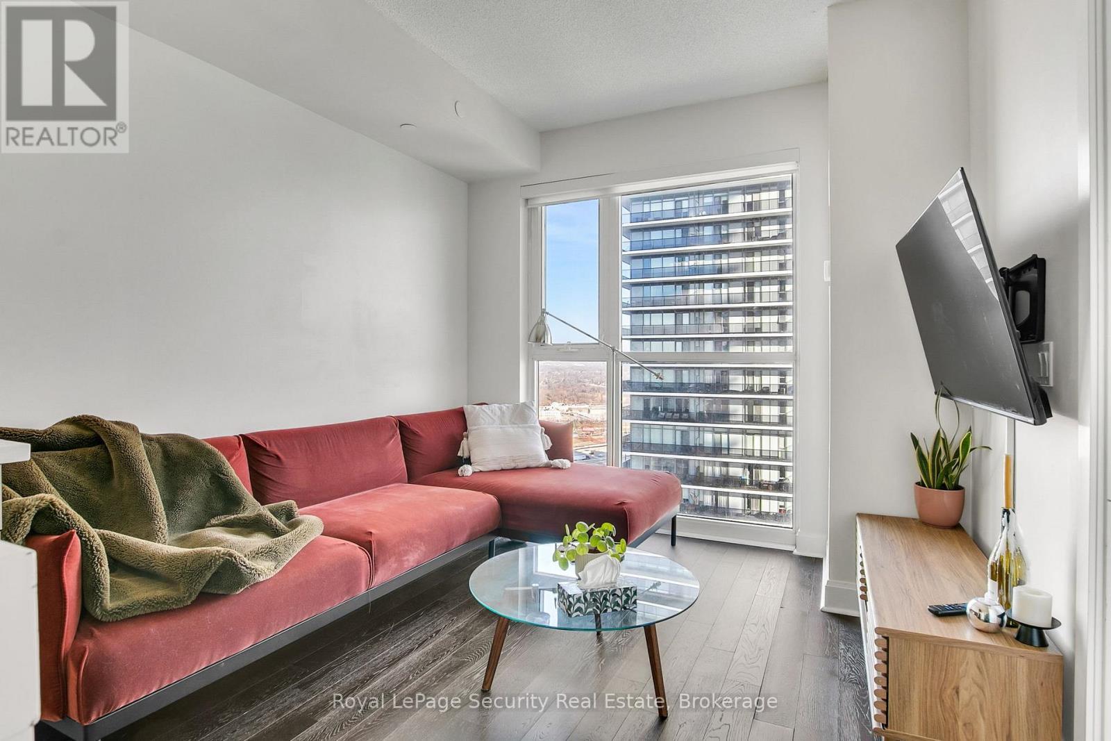 3206 - 33 Shore Breeze Drive, Toronto, ON - Indoor Photo Showing Living Room