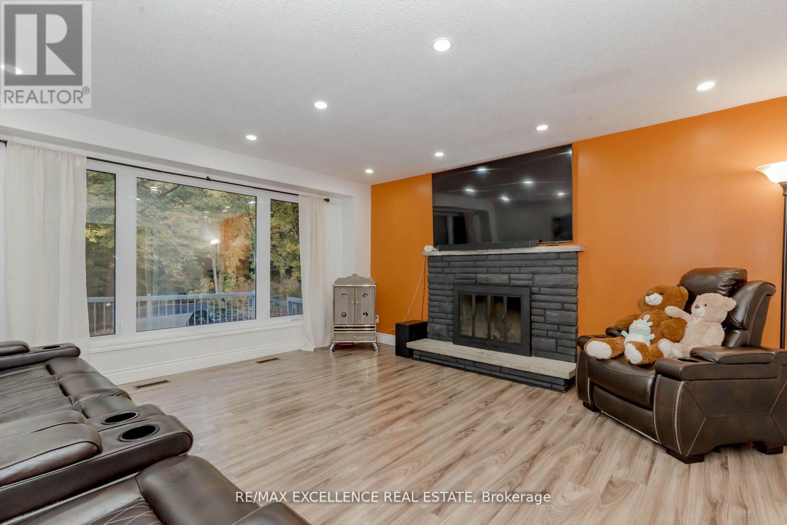 16556 Innis Lake Road, Caledon, ON - Indoor Photo Showing Living Room With Fireplace