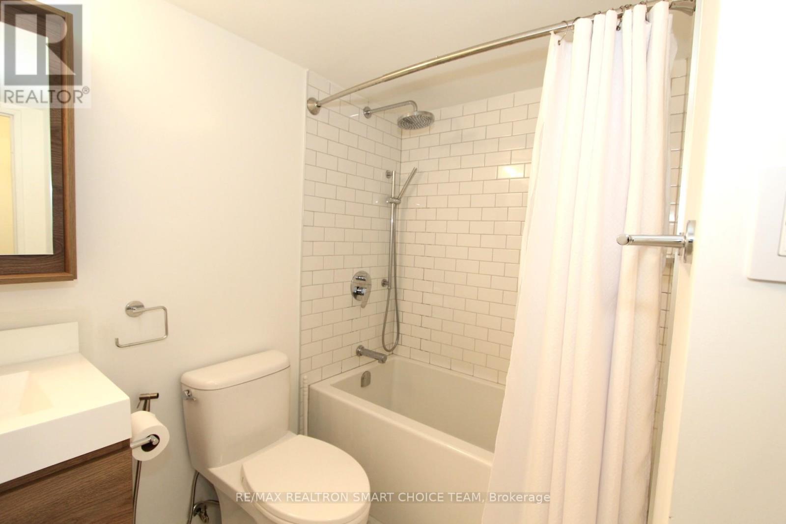 406 - 4205 Shipp Drive, Mississauga, ON - Indoor Photo Showing Bathroom