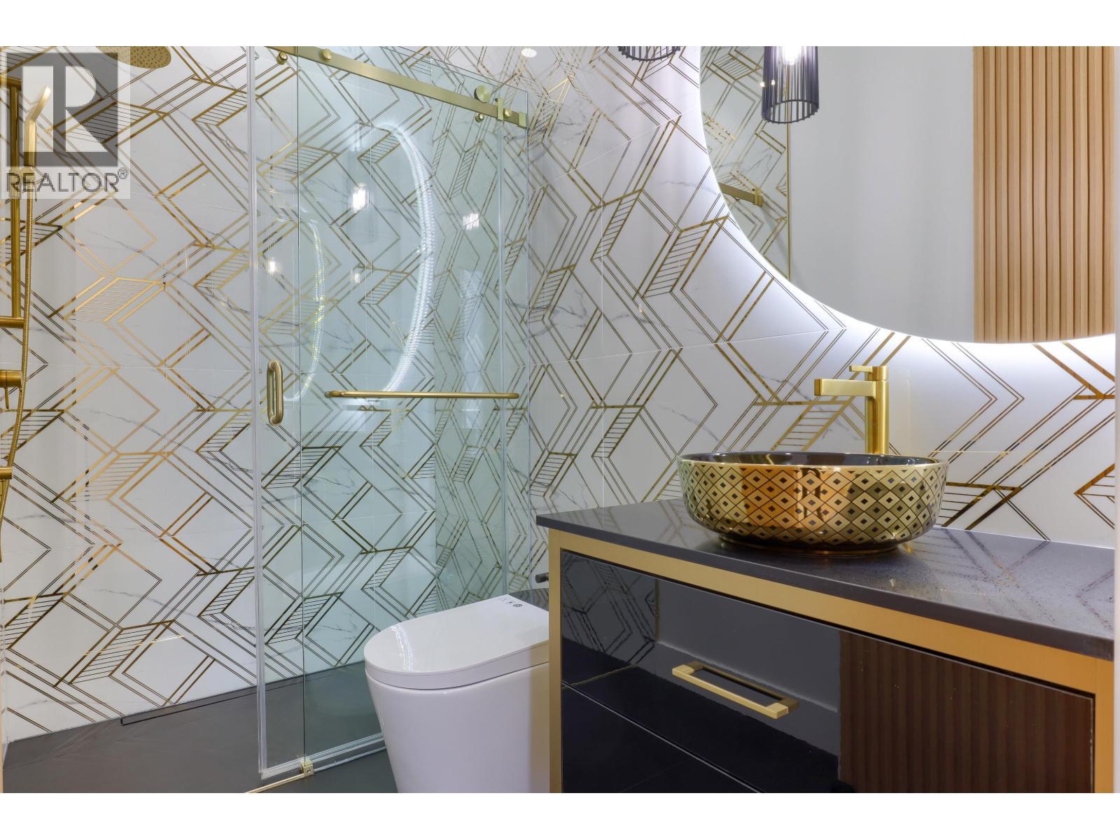 4670 Todd Street, Vancouver, BC - Indoor Photo Showing Bathroom