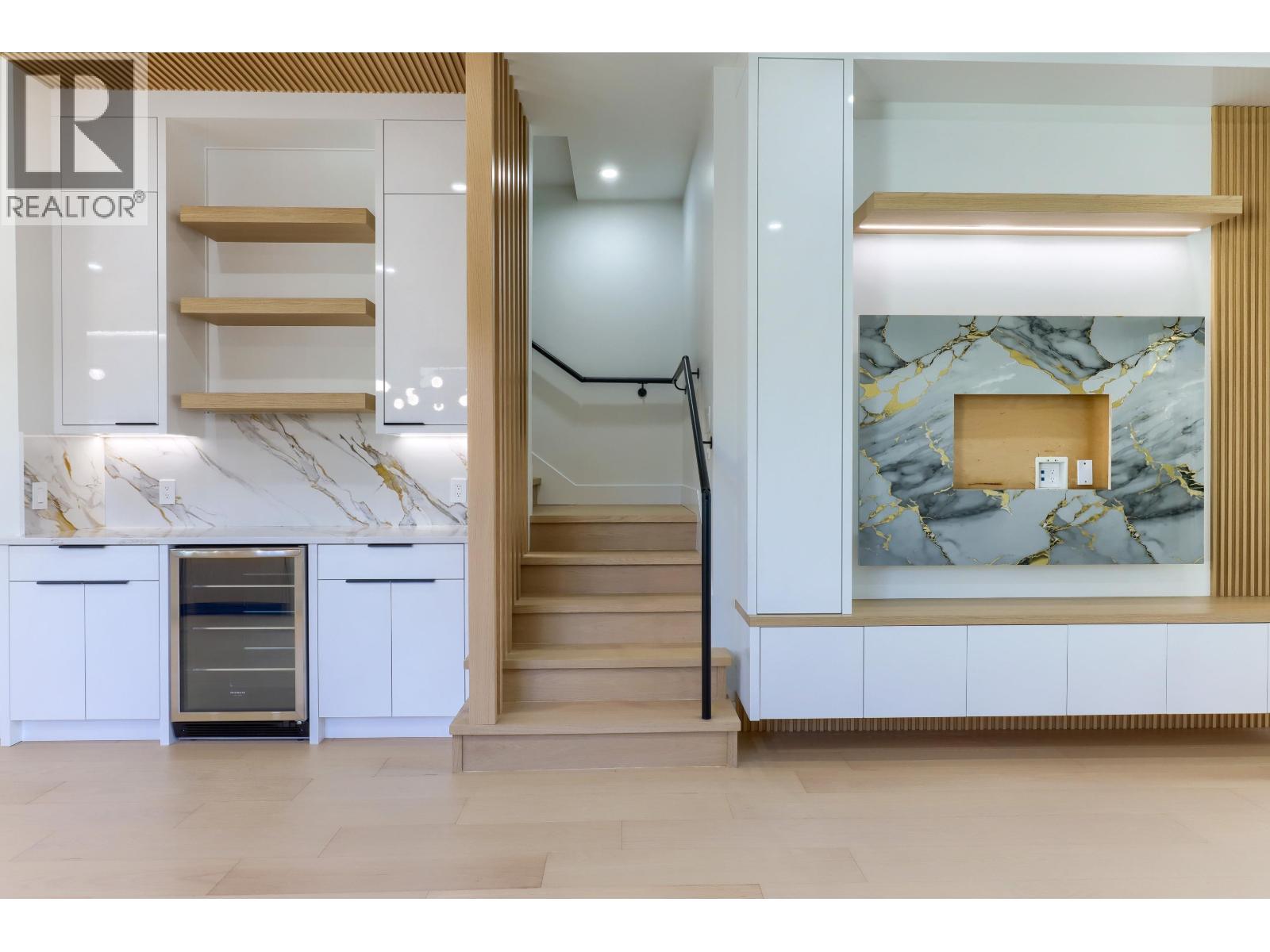 4670 Todd Street, Vancouver, BC - Indoor