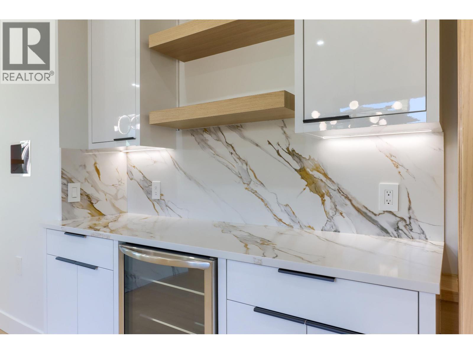 4670 Todd Street, Vancouver, BC - Indoor