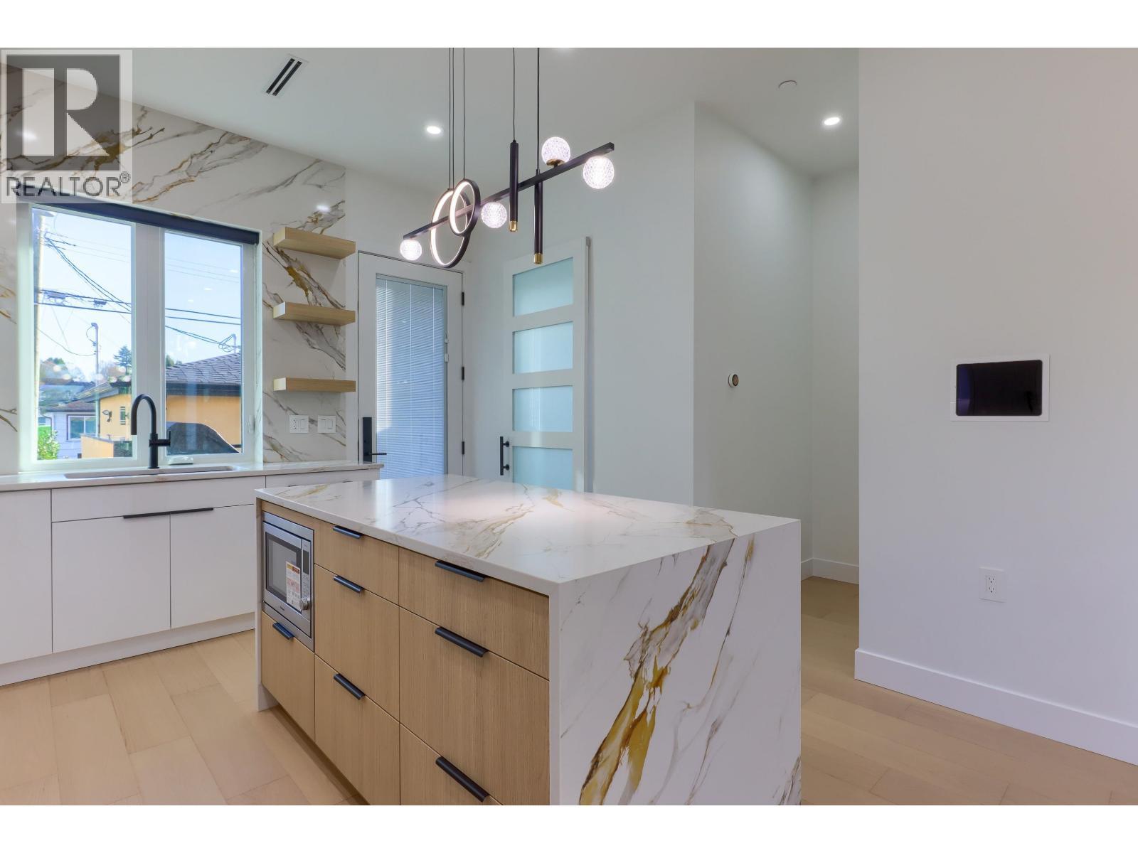 4670 Todd Street, Vancouver, BC - Indoor Photo Showing Kitchen