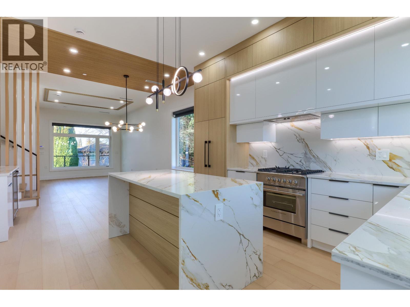 4670 Todd Street, Vancouver, BC - Indoor Photo Showing Kitchen With Upgraded Kitchen