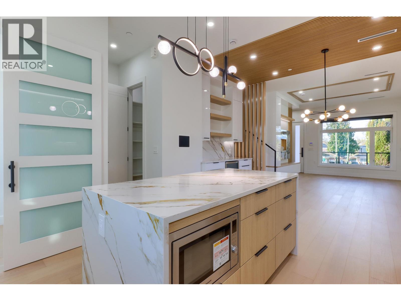 4670 Todd Street, Vancouver, BC - Indoor