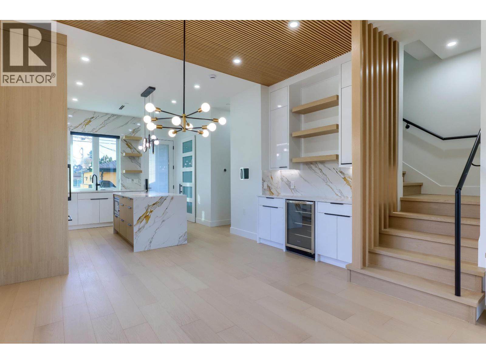 4670 Todd Street, Vancouver, BC - Indoor