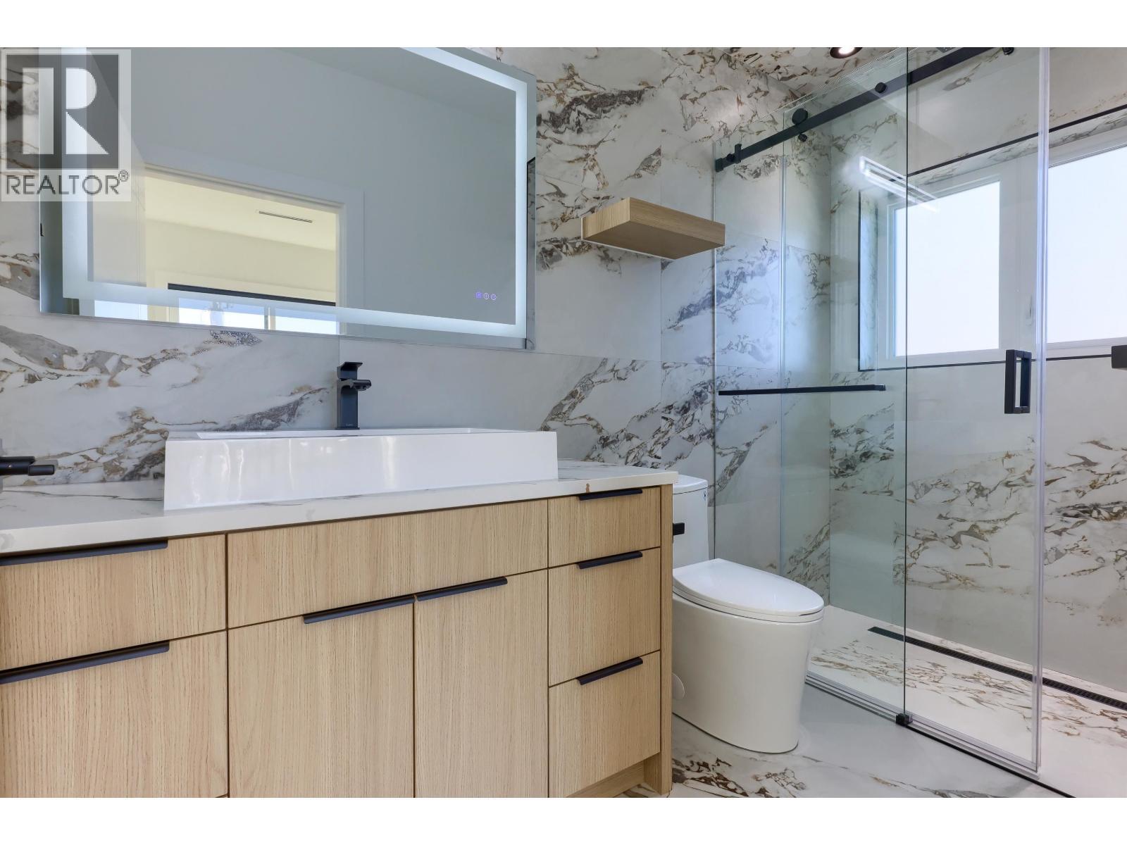 4670 Todd Street, Vancouver, BC - Indoor Photo Showing Bathroom