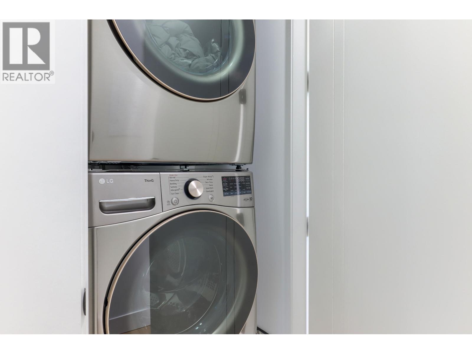 4670 Todd Street, Vancouver, BC - Indoor Photo Showing Laundry Room