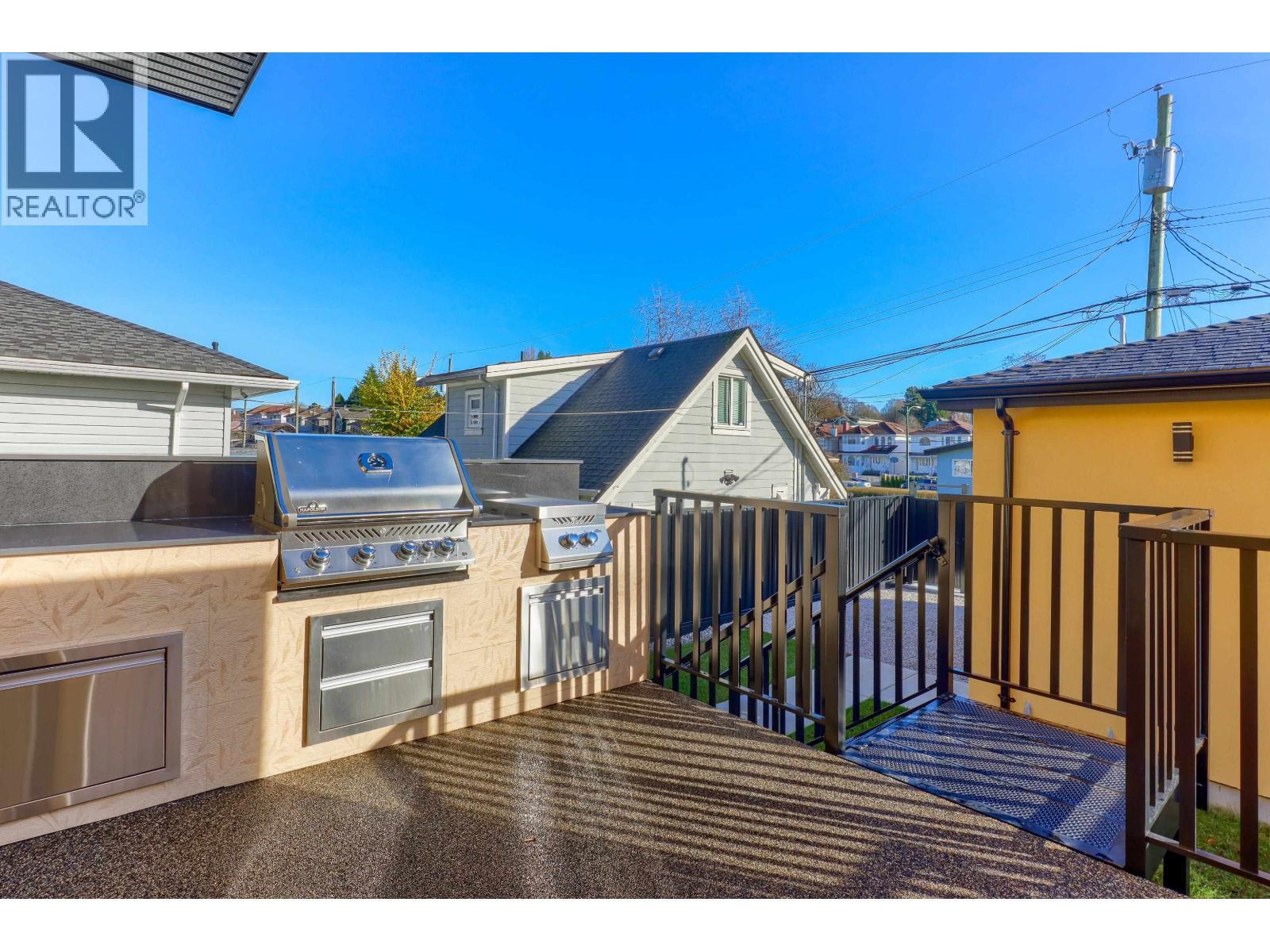 4670 Todd Street, Vancouver, BC - Outdoor