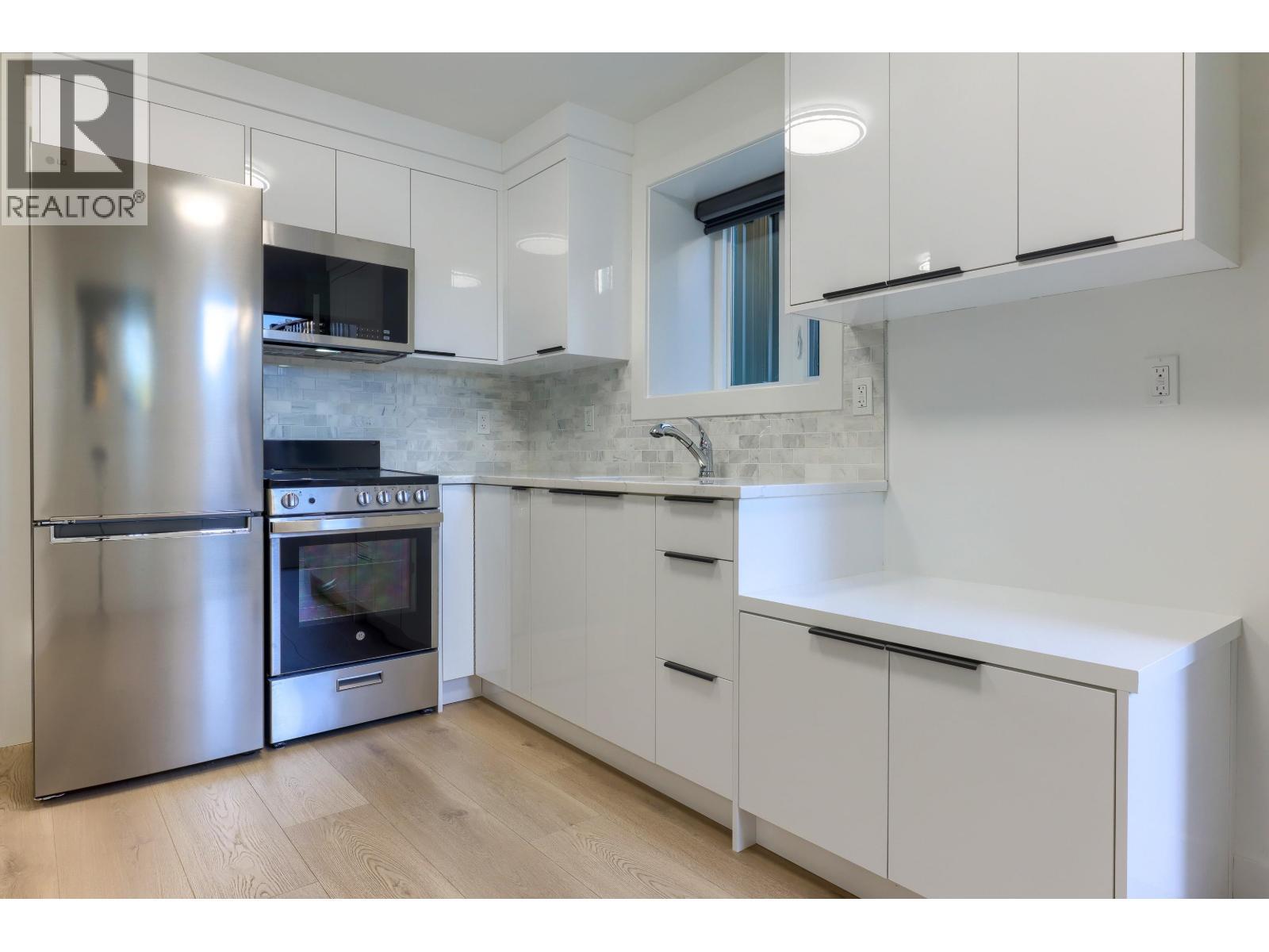 4670 Todd Street, Vancouver, BC - Indoor Photo Showing Kitchen