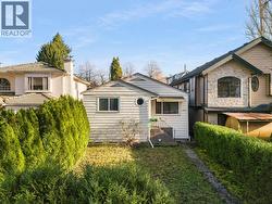 5556 EARLES STREET Vancouver, BC V5R 3S1