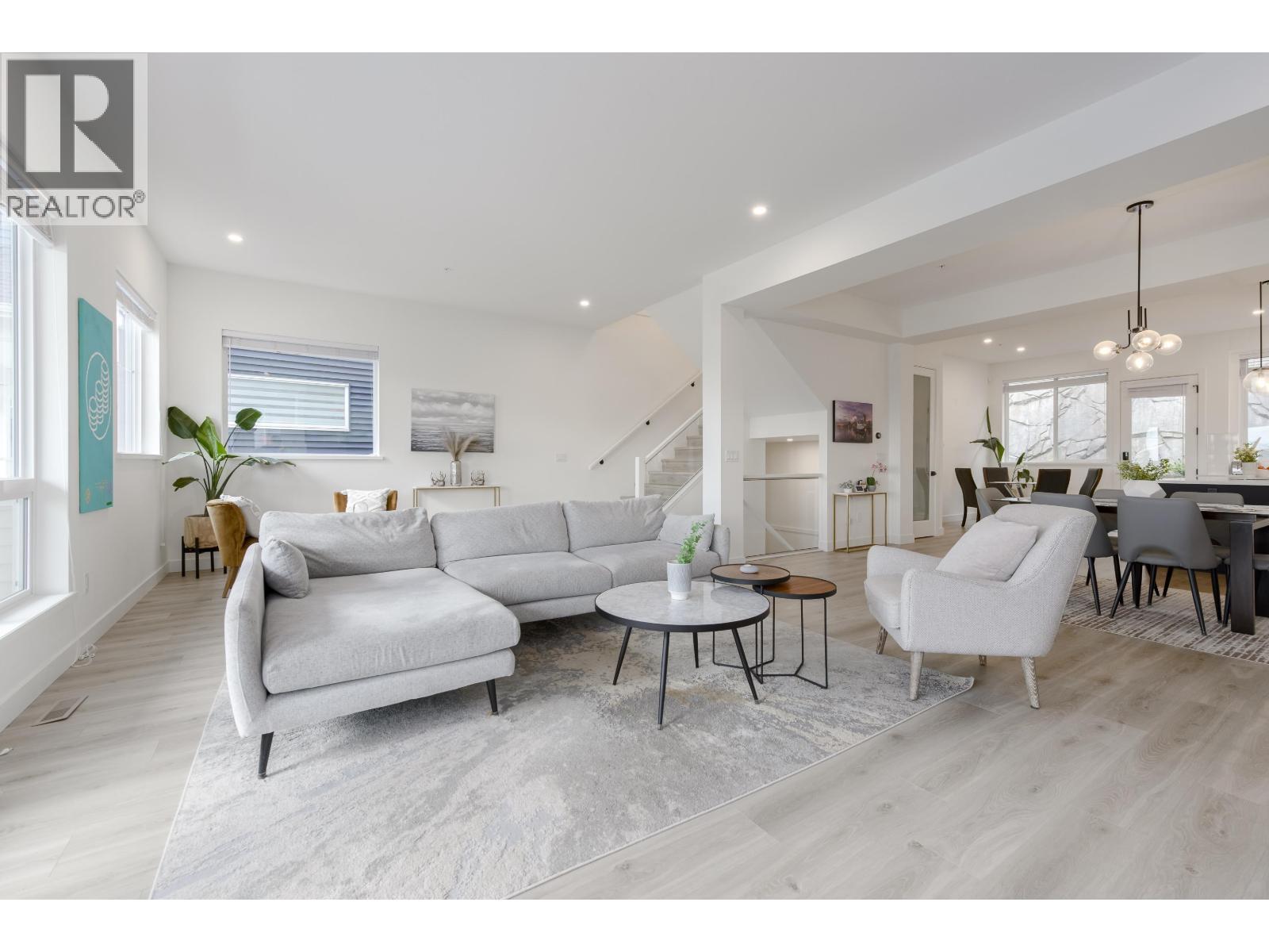 14112 Mier Drive, Maple Ridge, BC - Indoor Photo Showing Living Room