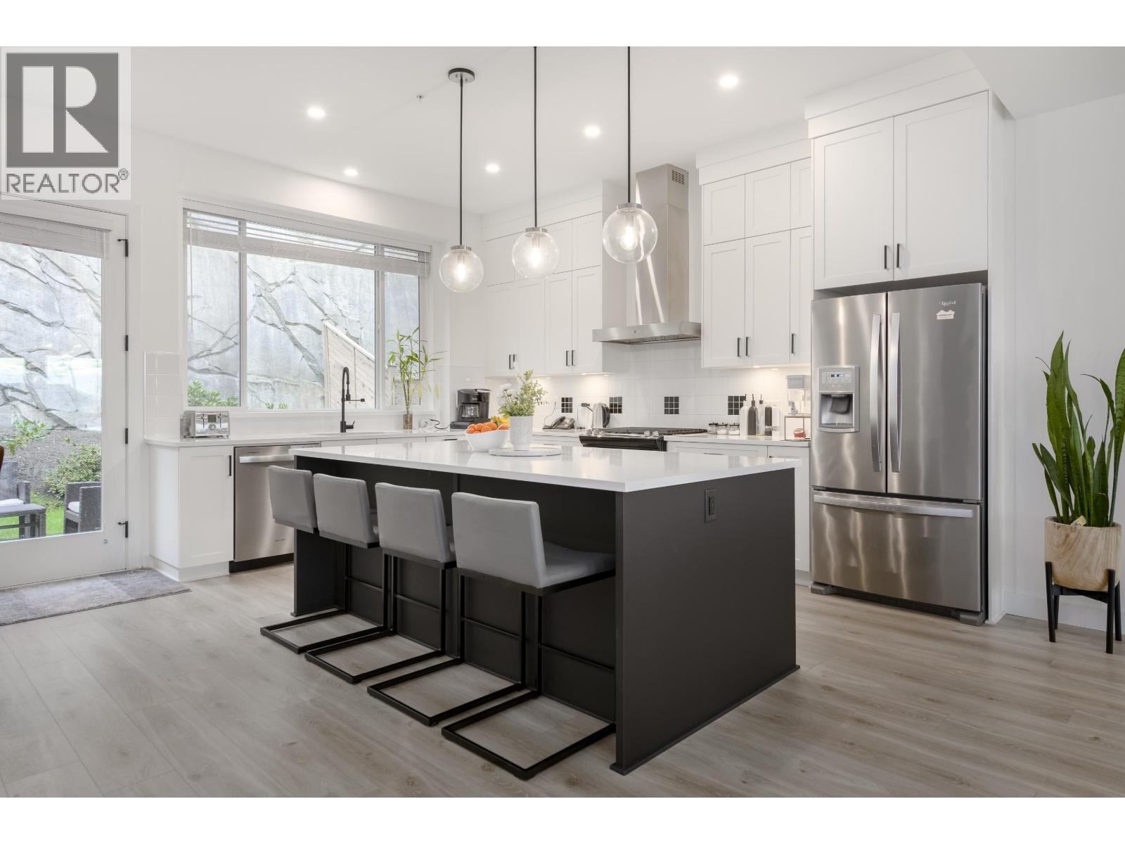 14112 Mier Drive, Maple Ridge, BC - Indoor Photo Showing Kitchen With Upgraded Kitchen