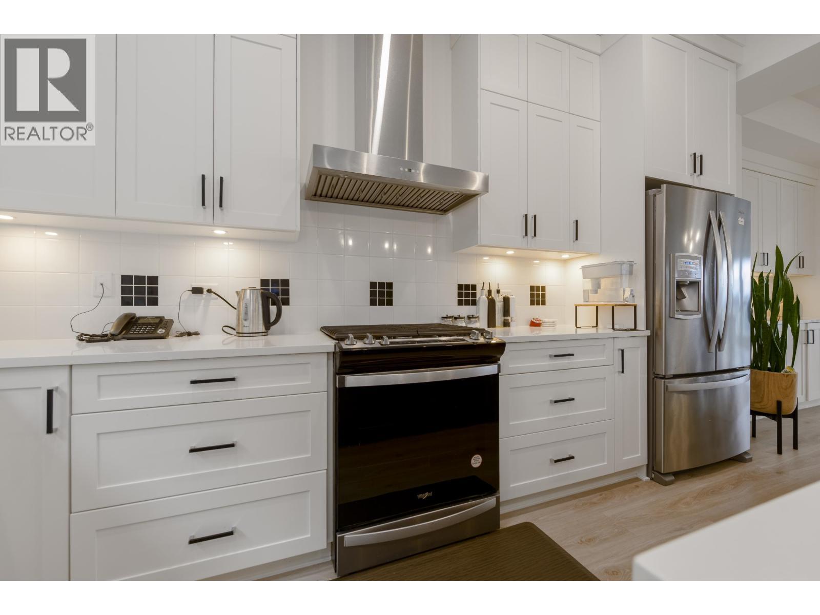 14112 Mier Drive, Maple Ridge, BC - Indoor Photo Showing Kitchen With Upgraded Kitchen