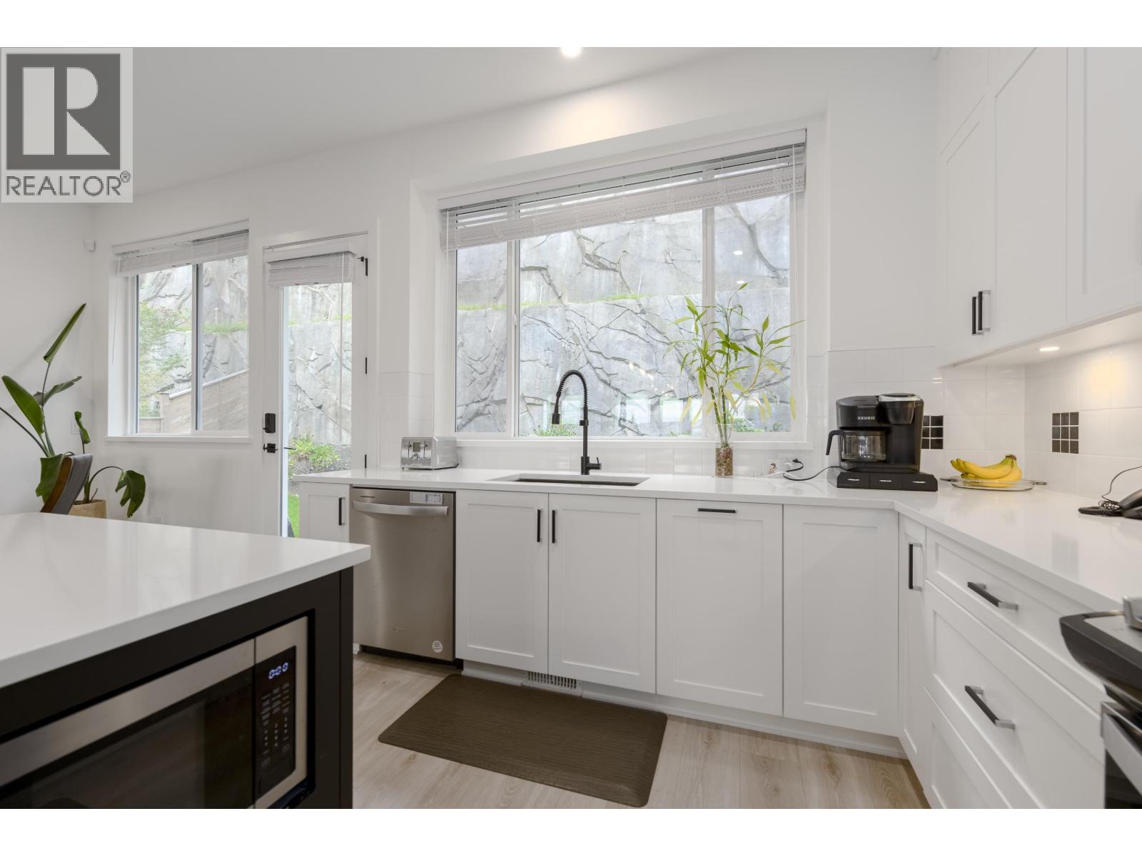 14112 Mier Drive, Maple Ridge, BC - Indoor Photo Showing Kitchen