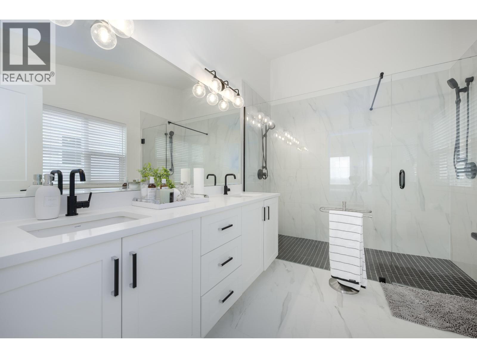 14112 Mier Drive, Maple Ridge, BC - Indoor Photo Showing Bathroom